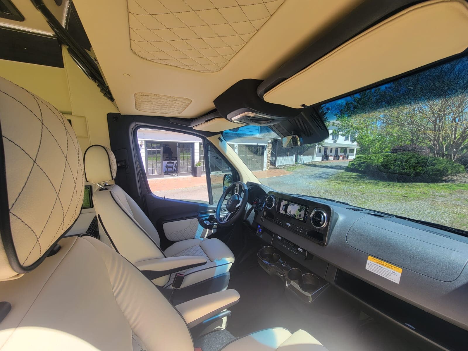 Luna gallery image 11