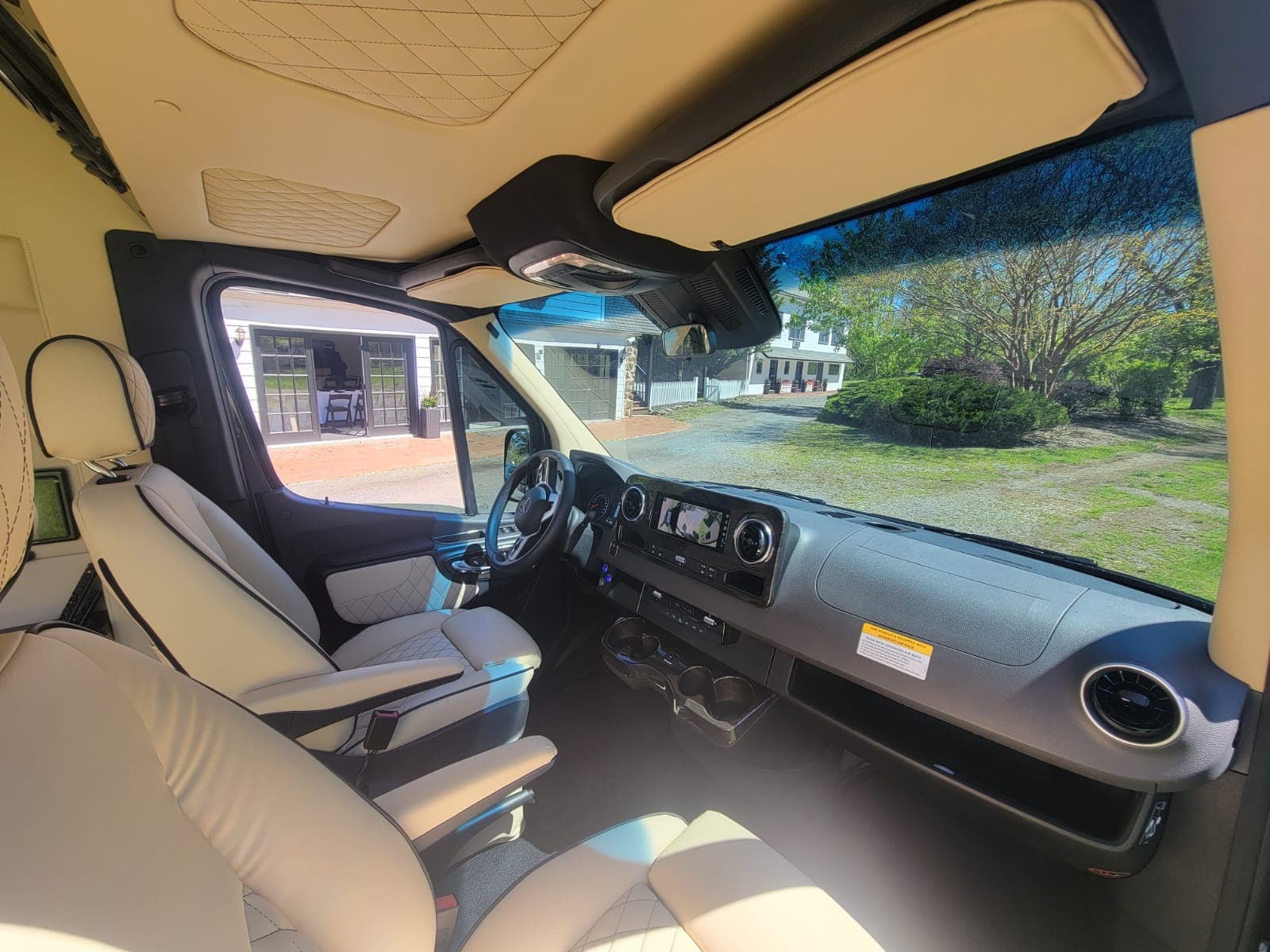 Luna gallery image 14