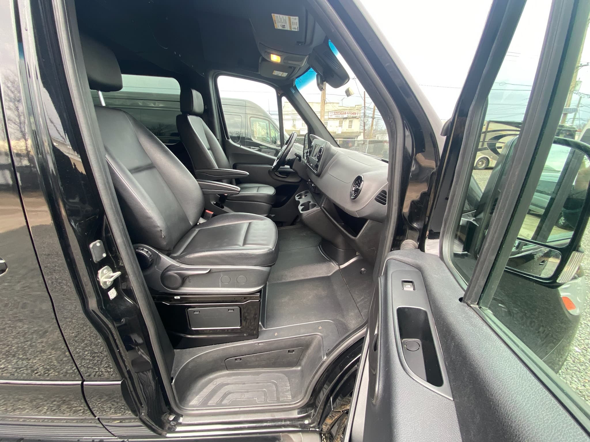 Onyx gallery image 12